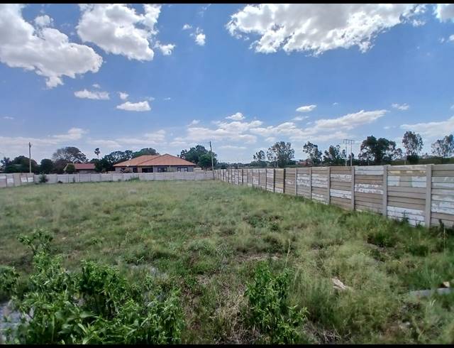 1,018M² VACANT LAND FOR SALE IN KOOKRUS